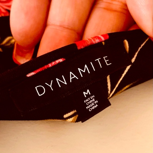 🌹Beautifully Flowered Summer Top🌹 - Picture 3 of 4